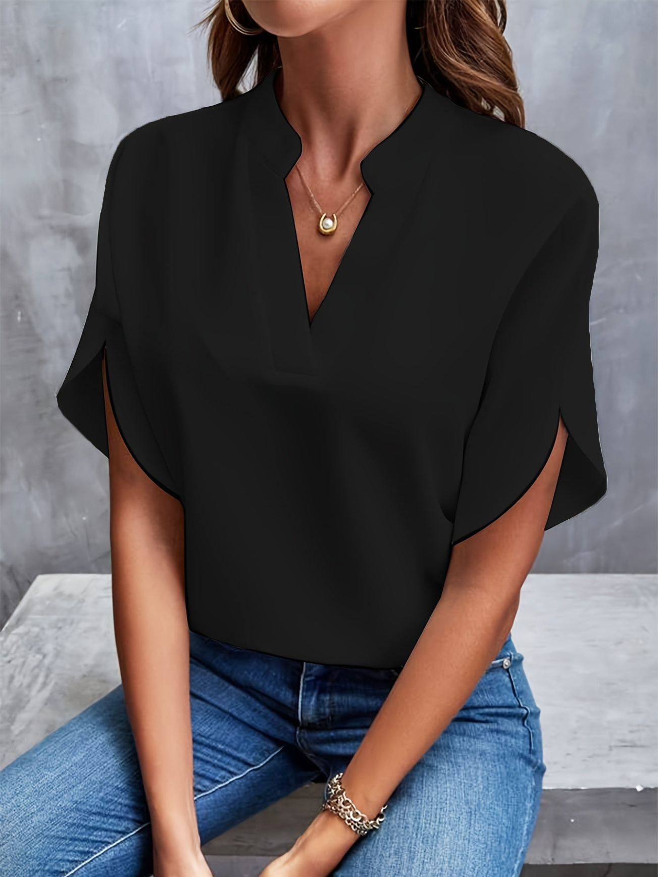 Damen Bluse mit V-Ausschnitt und Schlitzärmeln – Emilia