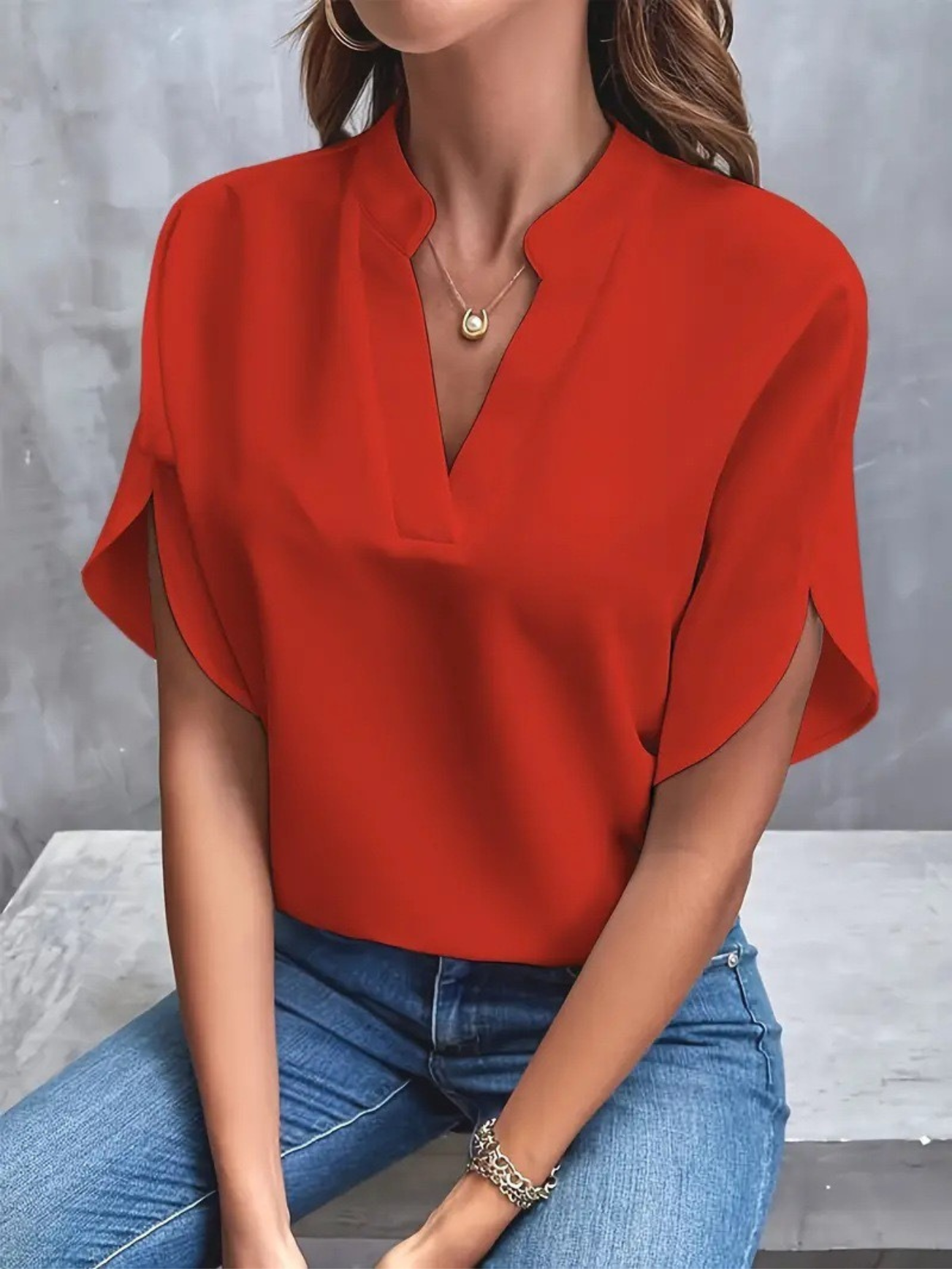 Damen Bluse mit V-Ausschnitt und Schlitzärmeln – Emilia
