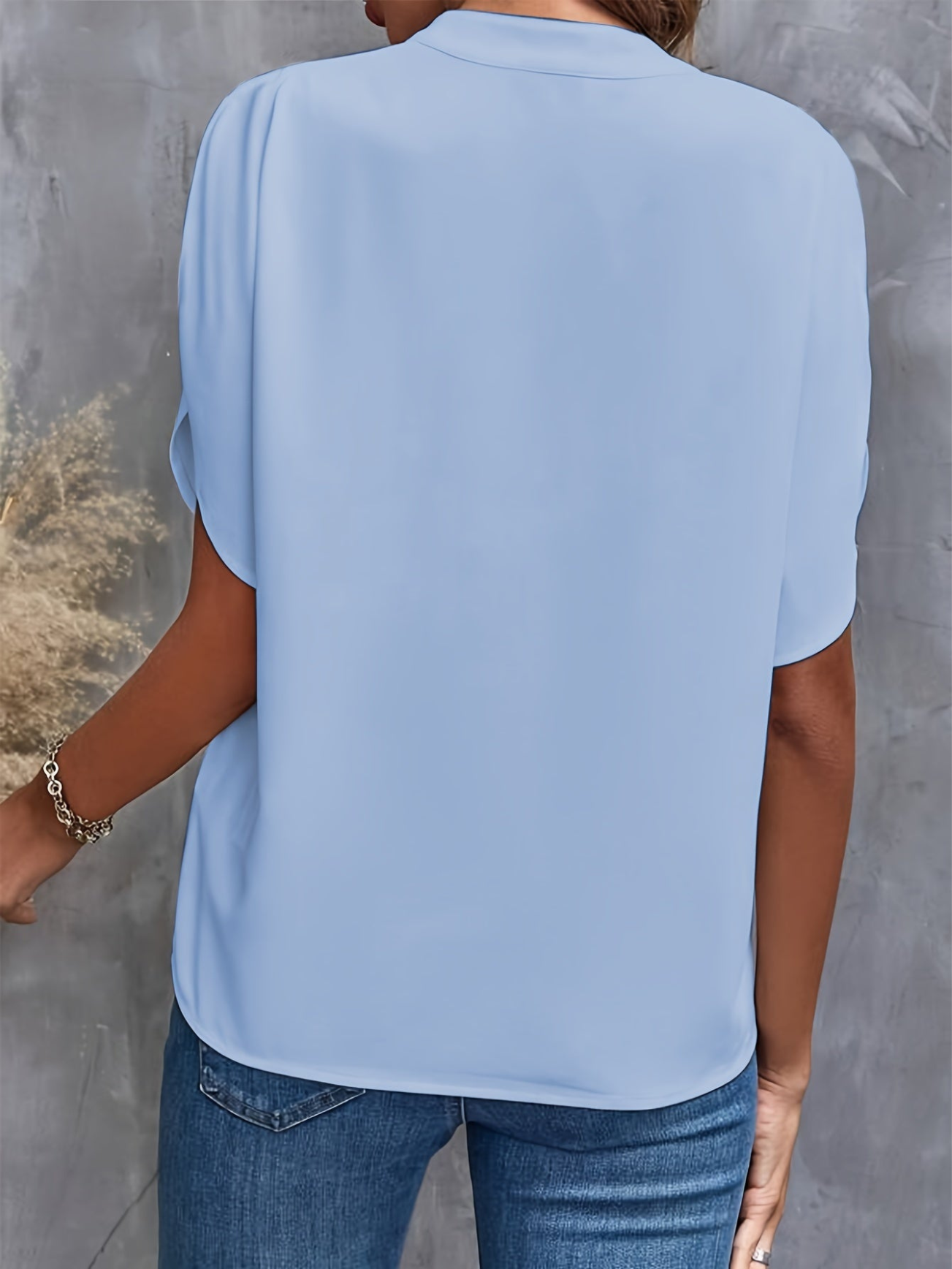 Damen Bluse mit V-Ausschnitt und Schlitzärmeln – Emilia