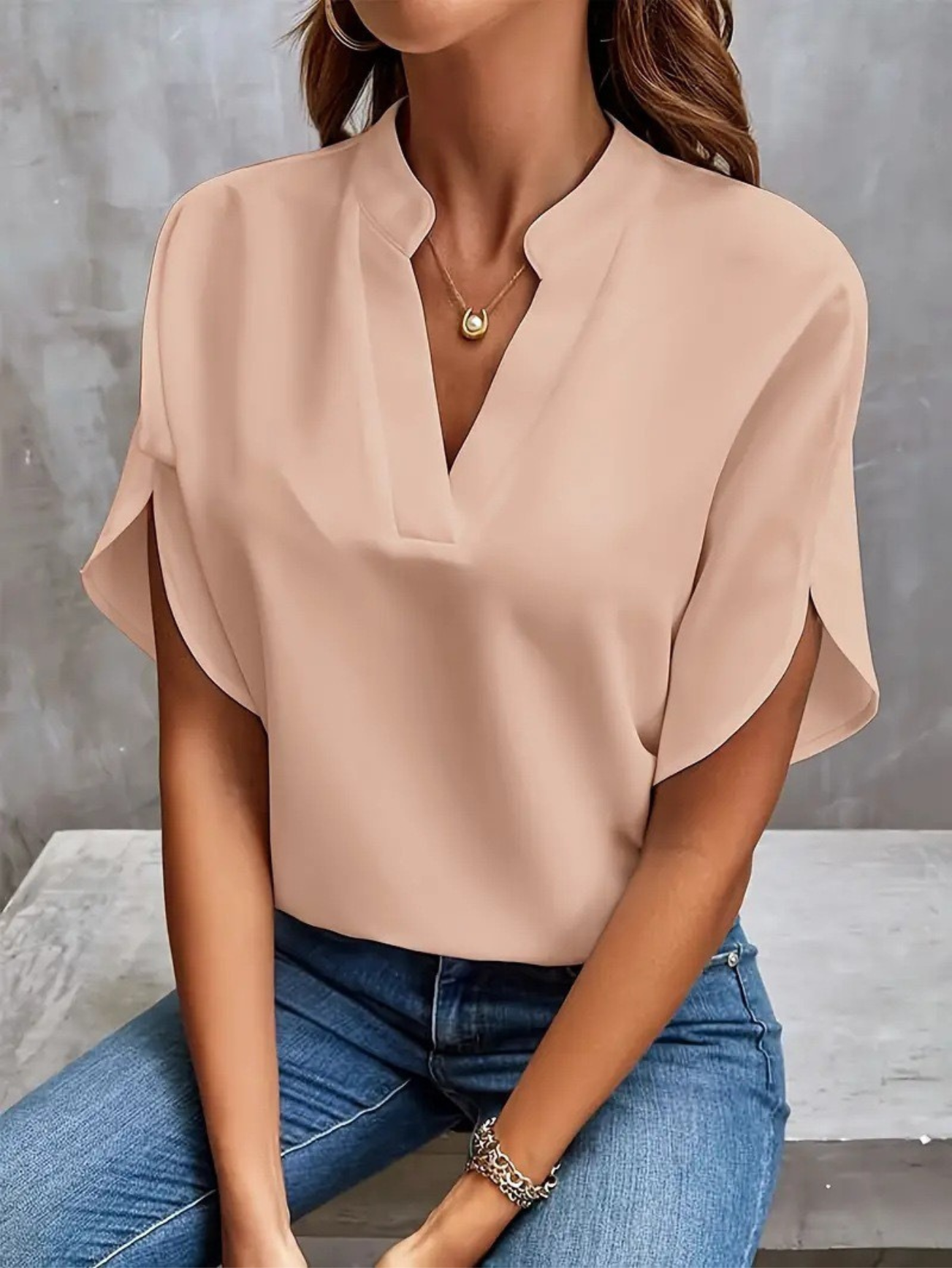 Damen Bluse mit V-Ausschnitt und Schlitzärmeln – Emilia
