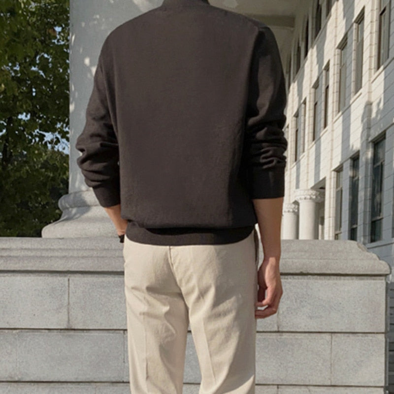 Figurbetonter Rollkragenpullover für Herren - Image 2