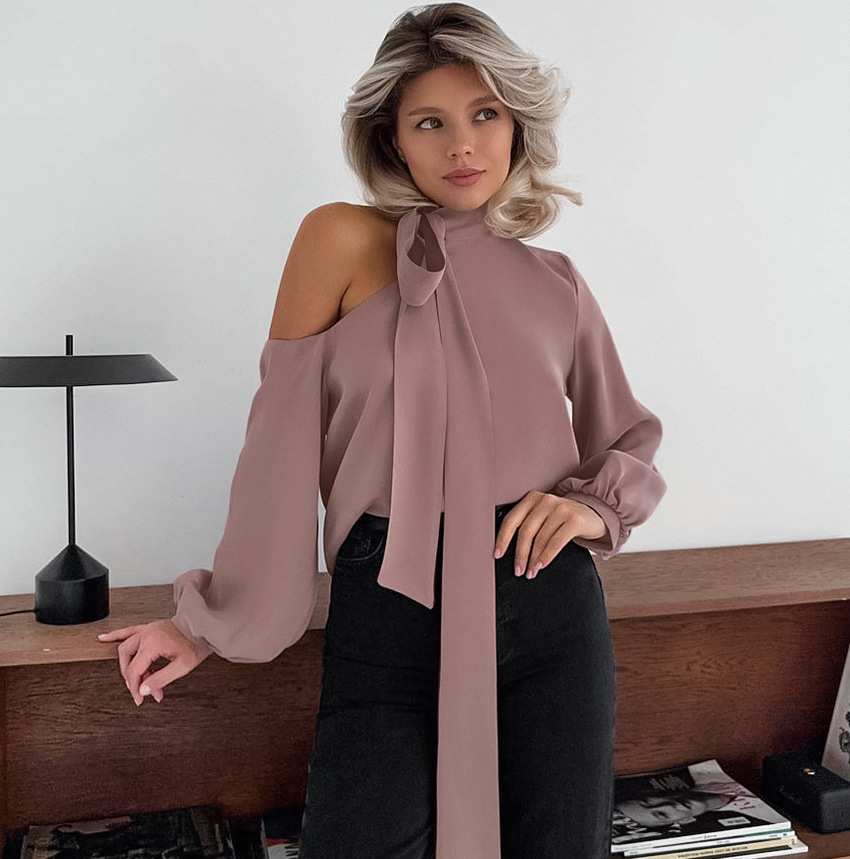 Bluse mit Schleifenkragen und asymmetrischem Saum – Lena