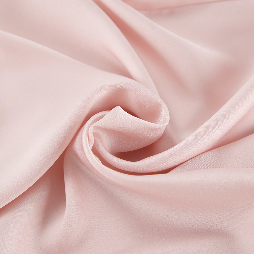 Bluse mit Schleifenkragen und asymmetrischem Saum – Lena